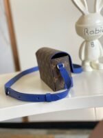 Louis Vuitton M12810 Steamer Wearable Wallet - Image 3
