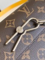 Louis Vuitton M12811 Steamer Wearable Wallet - Image 6