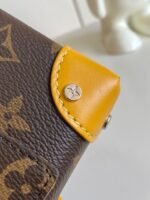 Louis Vuitton M12811 Steamer Wearable Wallet - Image 7