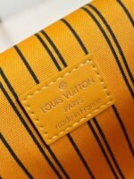Louis Vuitton M12811 Steamer Wearable Wallet - Image 8