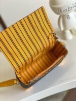 Louis Vuitton M12811 Steamer Wearable Wallet - Image 9