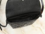 Louis Vuitton M12636 Pulse Wearable Wallet - Image 6