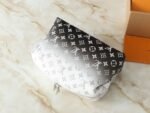 Louis Vuitton M12052 Cosmetic Pouch - Image 5
