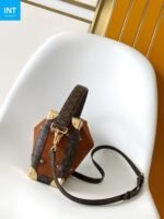 Louis Vuitton M15072 Side Trunk MM - Image 3