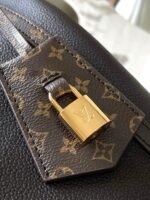 Louis Vuitton M26397 Express MM - Image 9