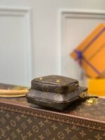 Louis Vuitton M80746 Monogram Utility Phone Sleeve - Image 6