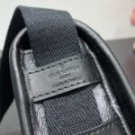 Louis Vuitton M12599 Bosphore Wearable Wallet - Image 7