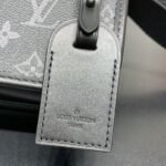 Louis Vuitton M12599 Bosphore Wearable Wallet - Image 8