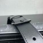 Louis Vuitton M12599 Bosphore Wearable Wallet - Image 9