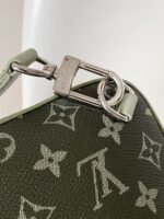 Louis Vuitton M11702 Avenue Slingbag - Image 7
