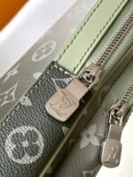 Louis Vuitton M11702 Avenue Slingbag - Image 8