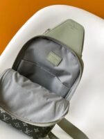 Louis Vuitton M11702 Avenue Slingbag - Image 9