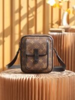 Louis Vuitton M69404 Christopher Wearable Wallet - Image 2