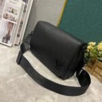 Louis Vuitton M24769 TAKEOFF Small Messenger Bag - Image 2
