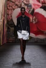 CHANEL CAMERA BAG Lambskin White - Image 5