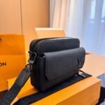 Louis Vuitton M22482 Fastline Messenger - Image 5