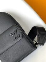 Louis Vuitton M23736 Pilot Slingbag - Image 3