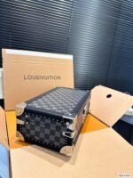 Louis Vuitton N48226 8 watch case - Image 7