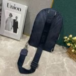 Louis Vuitton M11601 Pilot Slingbag - Image 4