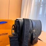 Louis Vuitton M45911 Saumur Messenger Bag - Image 5