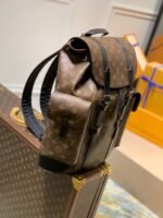 Louis Vuitton M43735 Christopher MM - Image 3