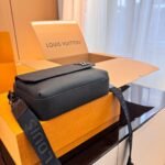 Louis Vuitton M22482 Fastline Messenger - Image 9
