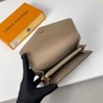 Louis Vuitton M81049 Sarah Wallet - Image 3