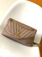 Louis Vuitton M21614 New Wave Chain Bag GM Taupe - Image 3