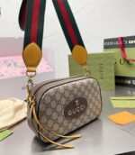 GUCCI NEO VINTAGE GG SUPREME MESSENGER BAG - Image 2