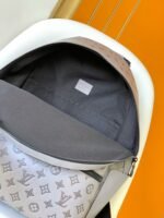 Louis Vuitton M46557 Discovery Backpack - Image 9