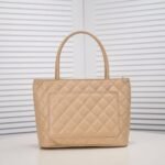 CHANEL Medallion tote bag - Image 4