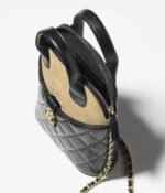 Chanel Clutch with chain - Image 3