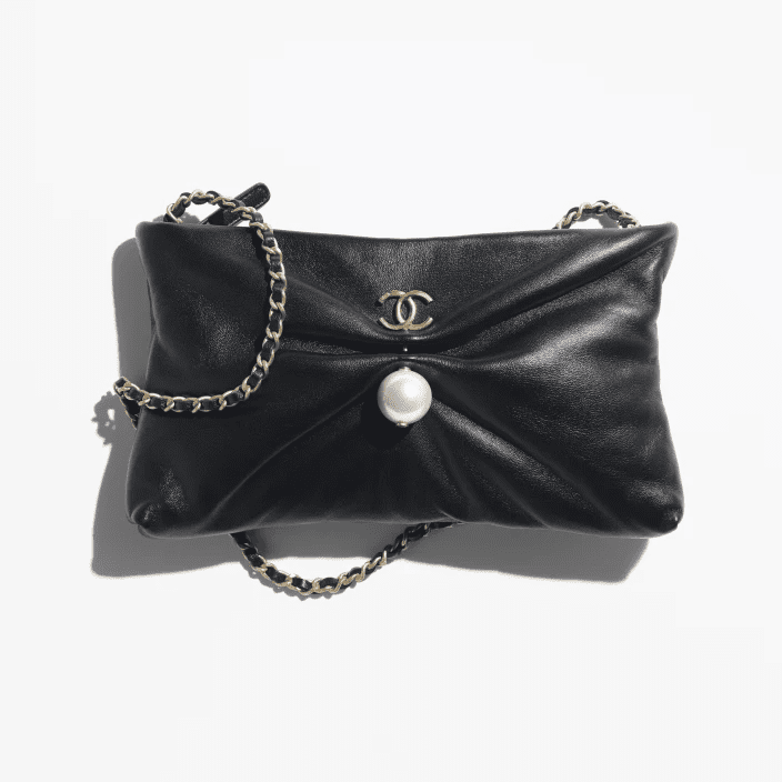 f32e543e59f9bc17be0bcd91dd7bf6fd Chanel Clutch with chain - Image 1