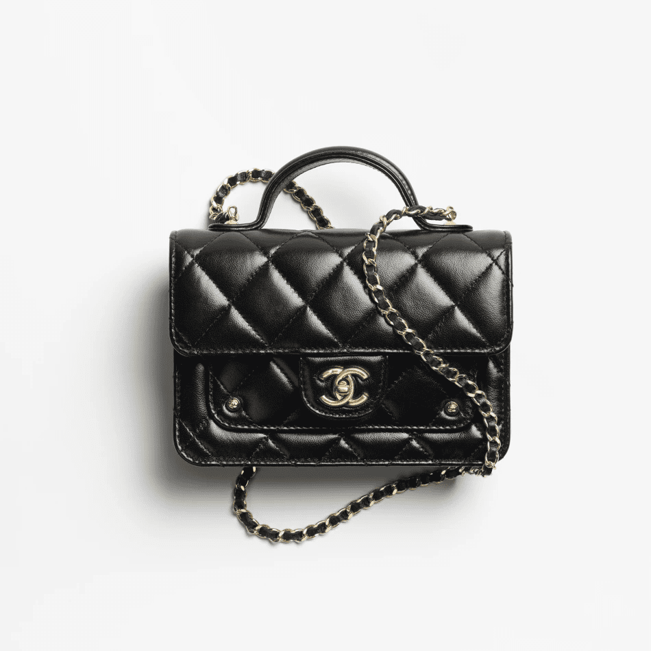 ff5bab501a6f8bbc2b1ce072a9d88e6a Chanel Clutch with chain - Image 1