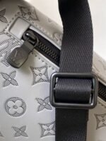 Louis Vuitton M46108 Discovery Bumbag - Image 9