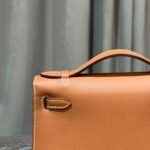 Hermès Gold Kelly Pochette Clutch Swift Gold Hardware - Image 8