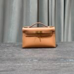 Hermès Gold Kelly Pochette Clutch Swift Gold Hardware - Image 2