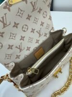 Louis Vuitton M46914 Pochette Métis East West - Image 9