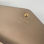 Louis Vuitton M81049 Sarah Wallet - Image 4