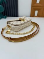 Louis Vuitton M46914 Pochette Métis East West - Image 6