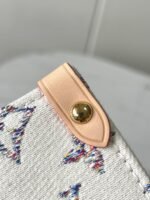 Louis Vuitton M24708 OnTheGo MM - Image 6