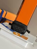 Louis Vuitton M82542 Alpha wearable wallet - Image 5