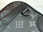Louis Vuitton M82542 Alpha wearable wallet - Image 4