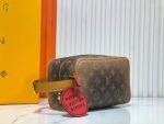 Louis Vuitton M11765 Locker Dopp Kit - Image 3