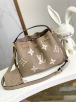 Louis Vuitton M25453 LV Bundle - Image 3