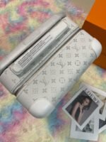 Louis Vuitton M10149 Horizon 55 - Image 7