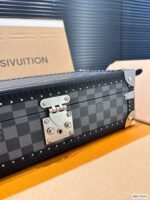 Louis Vuitton N48226 8 watch case - Image 8