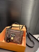 Louis Vuitton M47125 Vanity Chain Pouch - Image 2