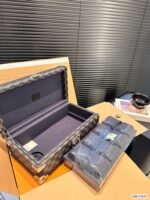 Louis Vuitton N48226 8 watch case - Image 10