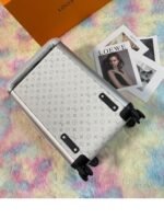 Louis Vuitton M10149 Horizon 55 - Image 4